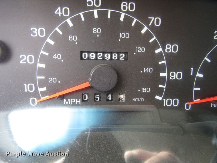 image for item FD9251 1999 Ford F350 Super Duty flatbed pickup truck