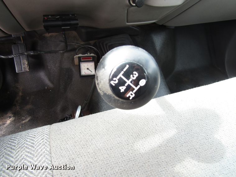 image for item FD9251 1999 Ford F350 Super Duty flatbed pickup truck