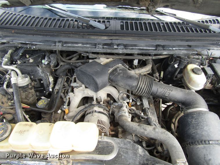 image for item FD9251 1999 Ford F350 Super Duty flatbed pickup truck