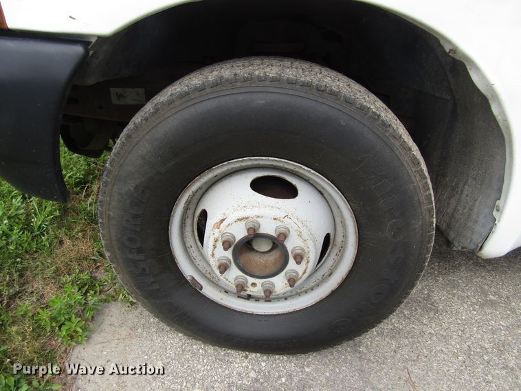 image for item FD9251 1999 Ford F350 Super Duty flatbed pickup truck