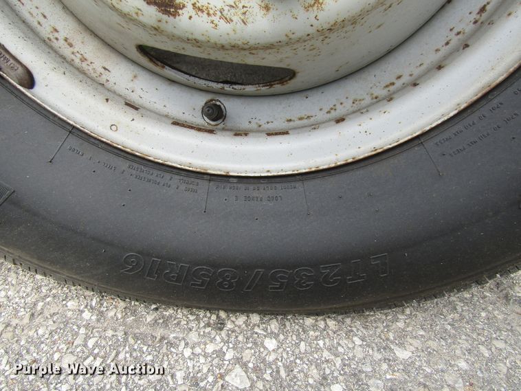 image for item FD9251 1999 Ford F350 Super Duty flatbed pickup truck