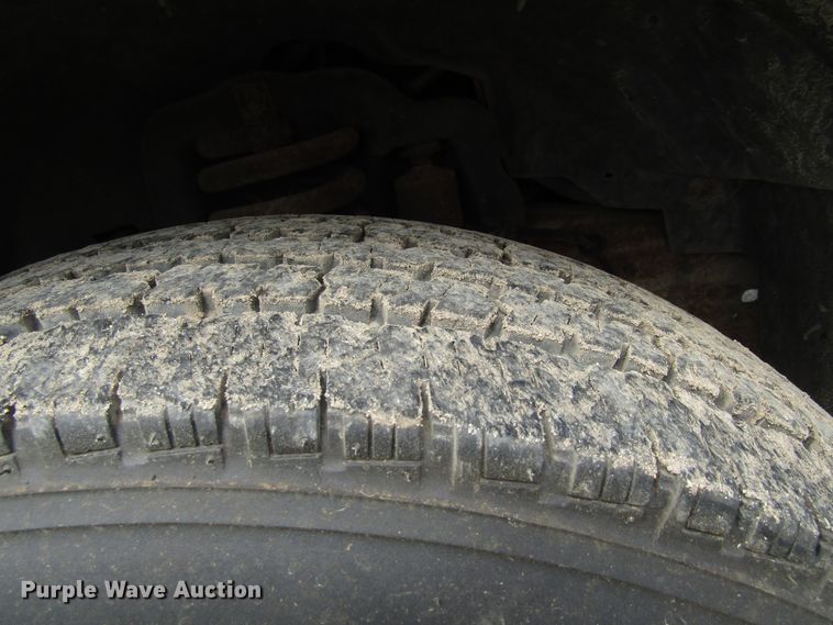 image for item FD9251 1999 Ford F350 Super Duty flatbed pickup truck