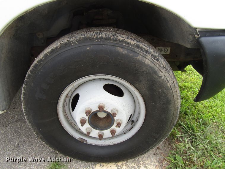 image for item FD9251 1999 Ford F350 Super Duty flatbed pickup truck