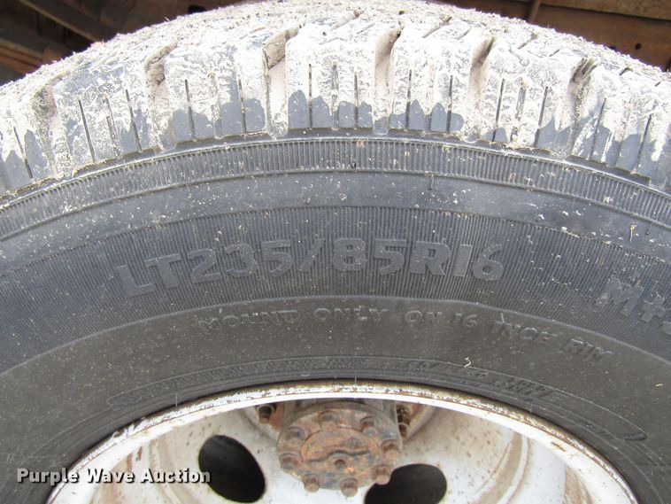 image for item FD9251 1999 Ford F350 Super Duty flatbed pickup truck