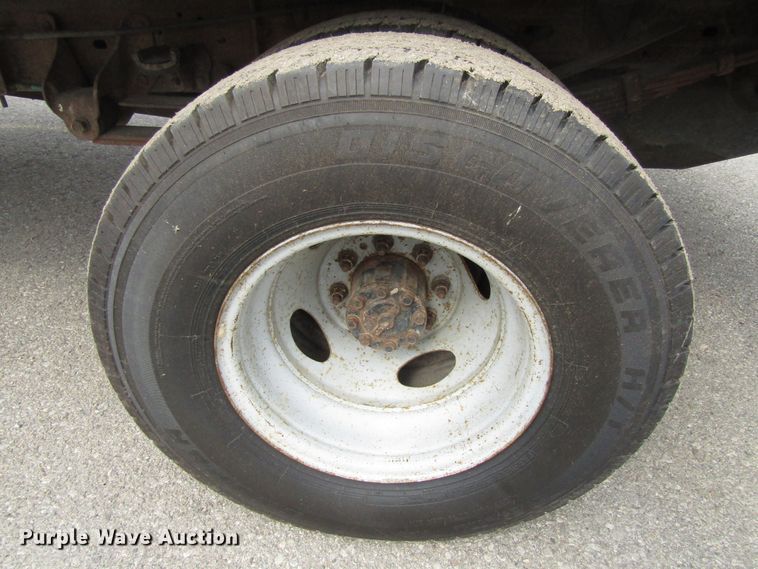 image for item FD9251 1999 Ford F350 Super Duty flatbed pickup truck