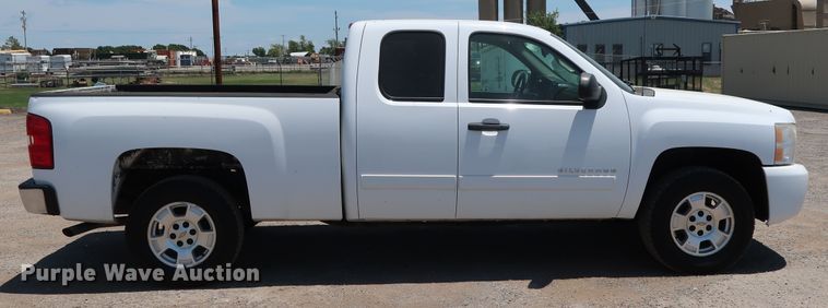 image for item FE9724 2010 Chevrolet Silverado 1500 LT Ext. Cab pickup truck