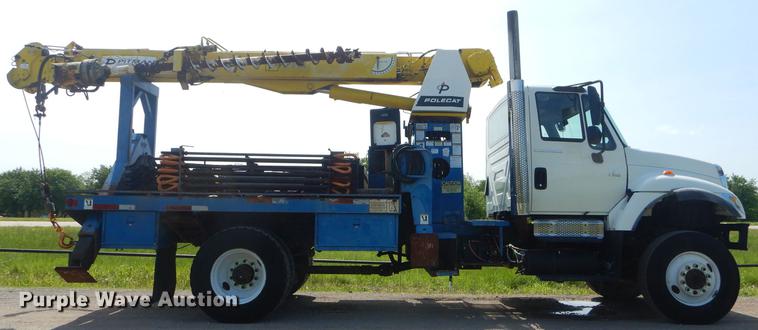 image for item FH9416 2006 International 7400 digger derrick truck