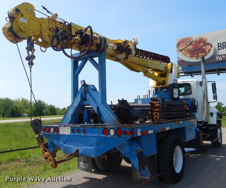 image for item FH9416 2006 International 7400 digger derrick truck