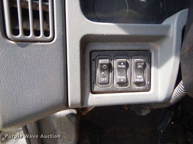 image for item FH9416 2006 International 7400 digger derrick truck