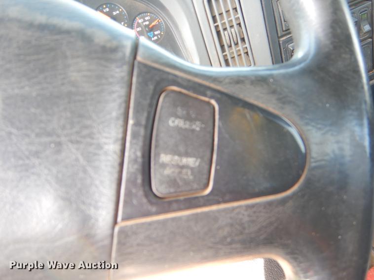 image for item FH9416 2006 International 7400 digger derrick truck