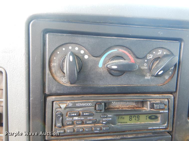 image for item FH9416 2006 International 7400 digger derrick truck