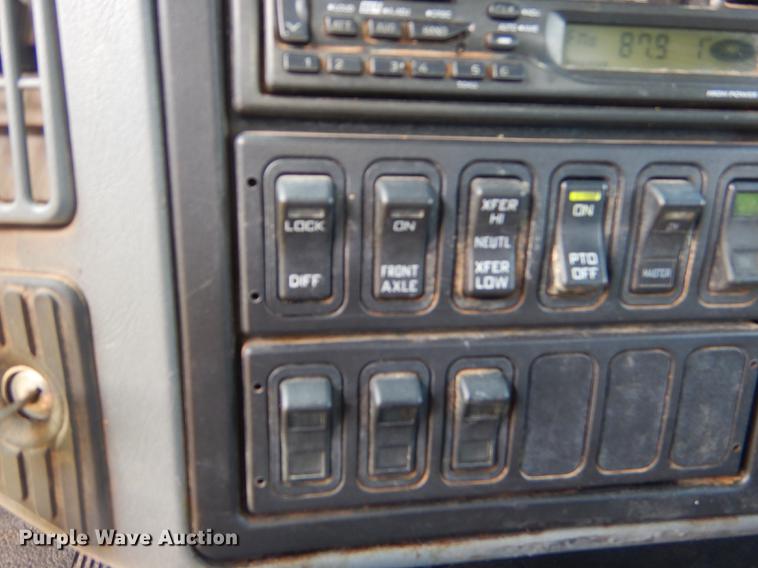 image for item FH9416 2006 International 7400 digger derrick truck