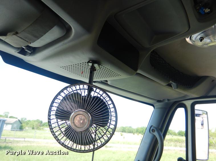 image for item FH9416 2006 International 7400 digger derrick truck