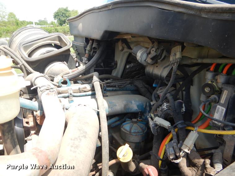 image for item FH9416 2006 International 7400 digger derrick truck