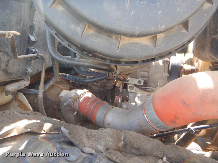 image for item FH9416 2006 International 7400 digger derrick truck