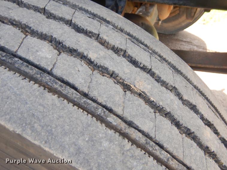 image for item FH9416 2006 International 7400 digger derrick truck