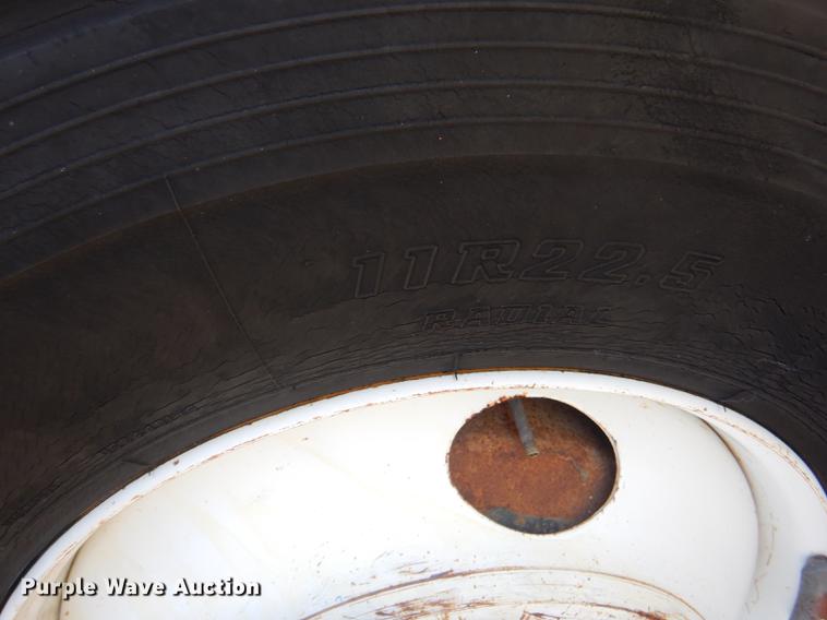 image for item FH9416 2006 International 7400 digger derrick truck