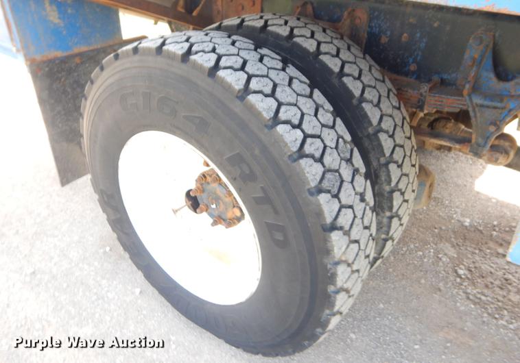 image for item FH9416 2006 International 7400 digger derrick truck