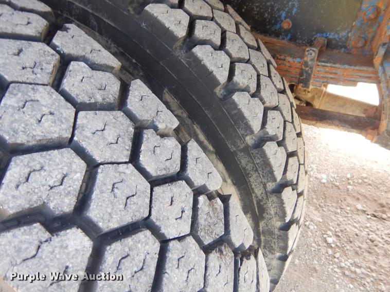 image for item FH9416 2006 International 7400 digger derrick truck