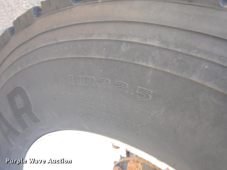 image for item FH9416 2006 International 7400 digger derrick truck