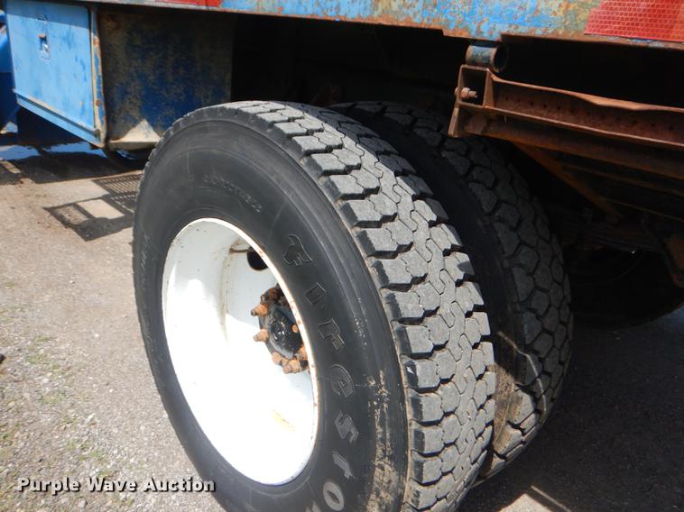 image for item FH9416 2006 International 7400 digger derrick truck