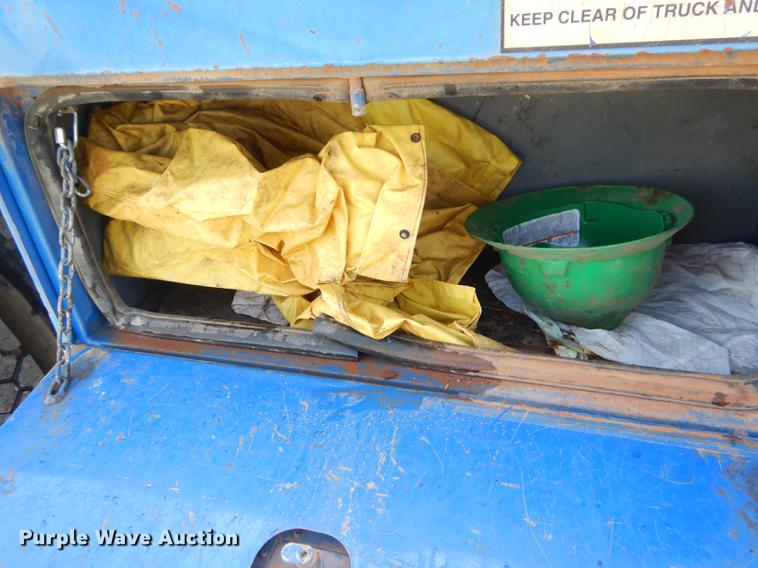 image for item FH9416 2006 International 7400 digger derrick truck