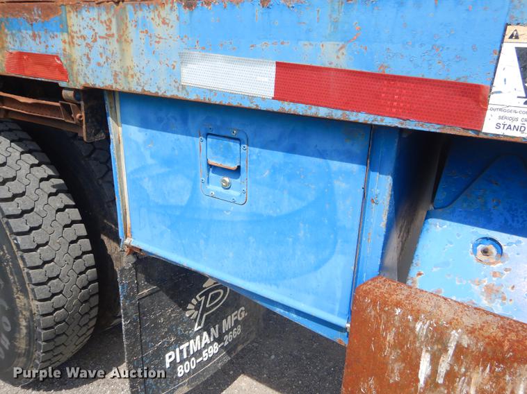 image for item FH9416 2006 International 7400 digger derrick truck