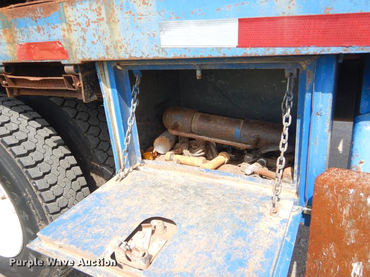 image for item FH9416 2006 International 7400 digger derrick truck