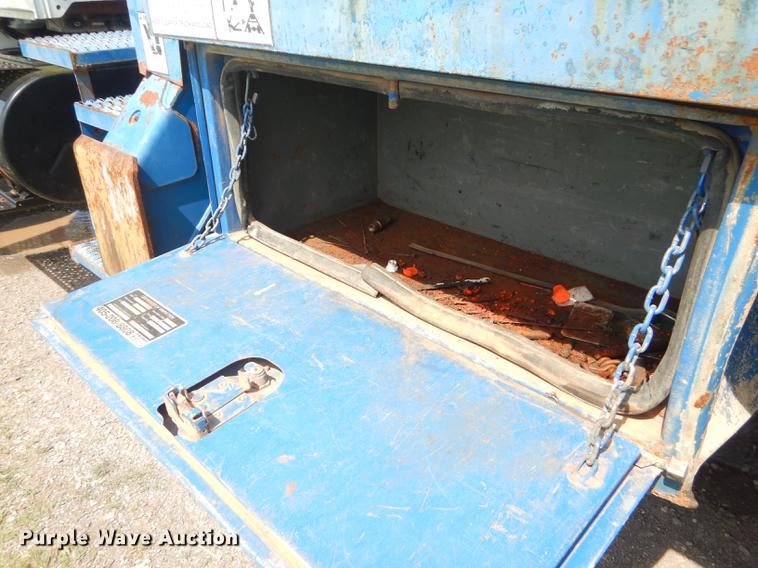 image for item FH9416 2006 International 7400 digger derrick truck