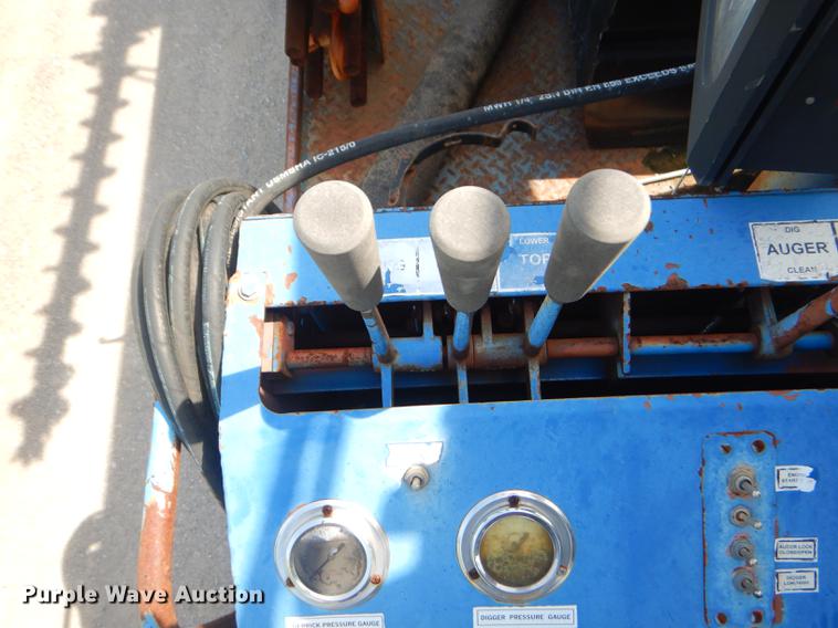 image for item FH9416 2006 International 7400 digger derrick truck