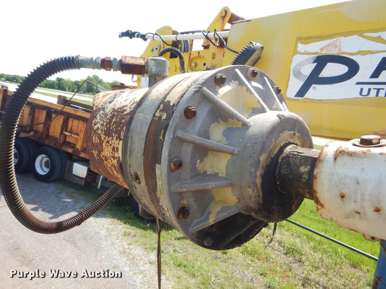 image for item FH9416 2006 International 7400 digger derrick truck