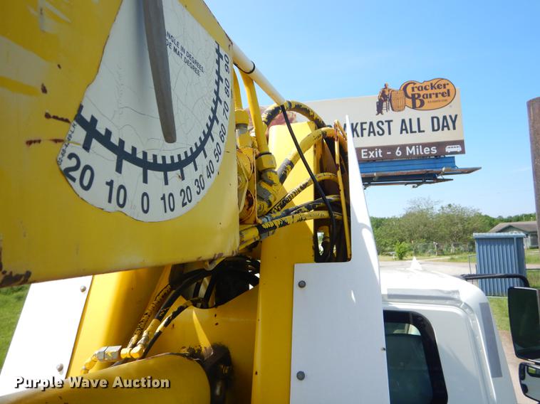 image for item FH9416 2006 International 7400 digger derrick truck