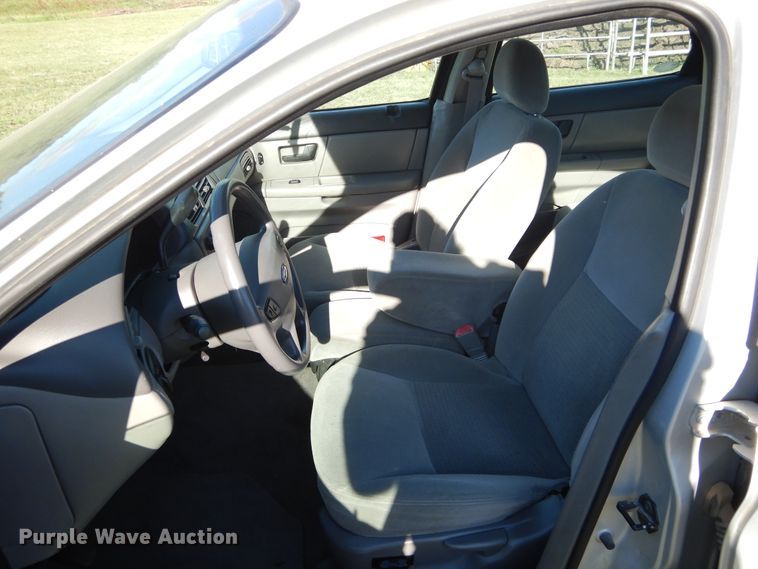 image for item FI9926 2003 Ford Taurus