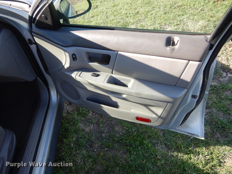 image for item FI9926 2003 Ford Taurus