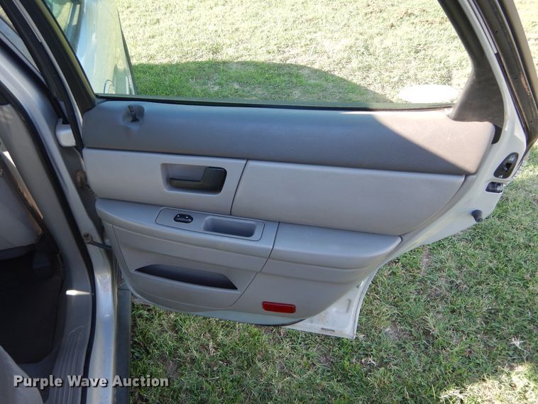 image for item FI9926 2003 Ford Taurus