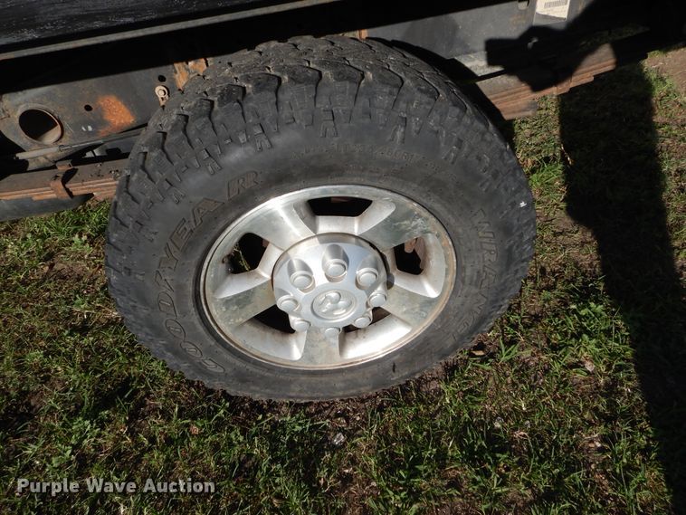 image for item FI9929 2003 Dodge Ram 2500 Quad Cab flatbed pickup truck