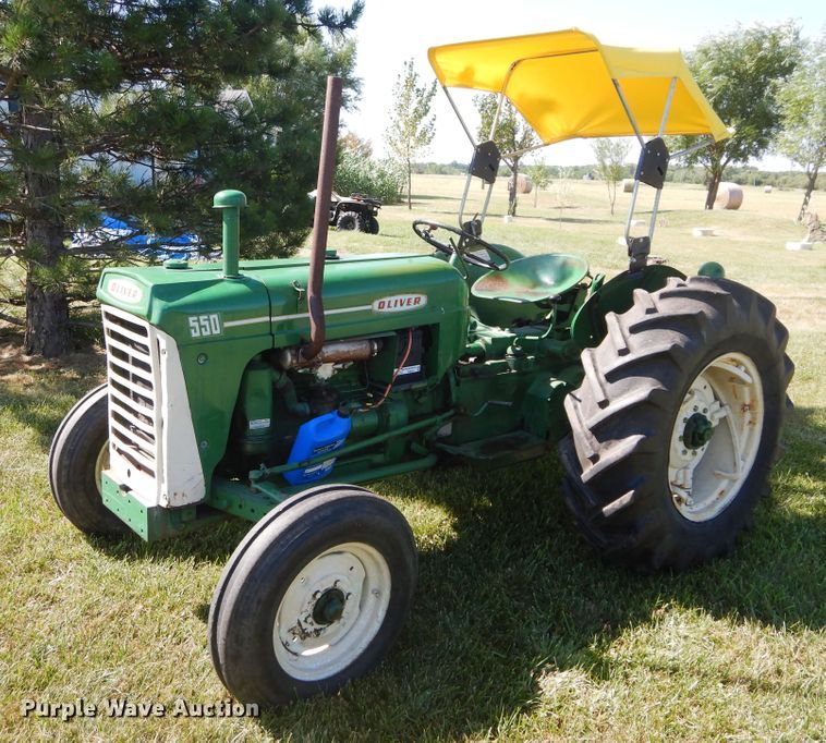 image for item FI9943 Oliver 550 tractor