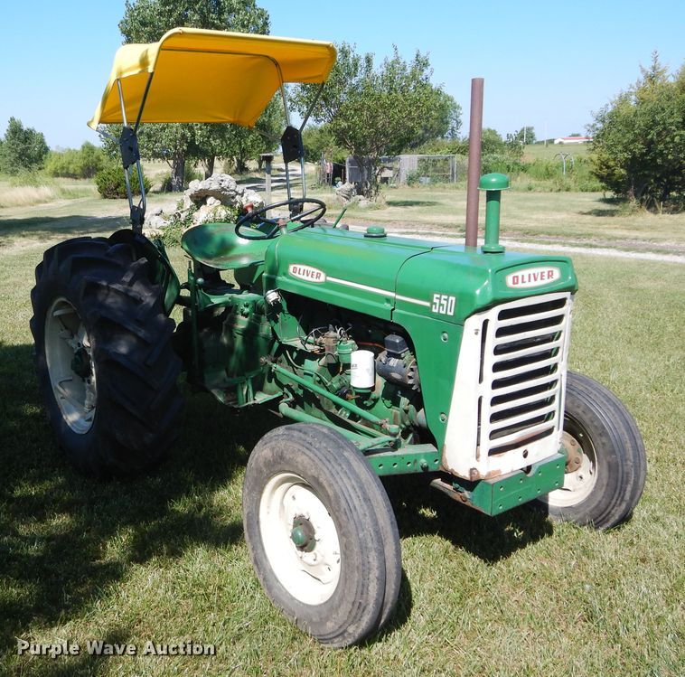 image for item FI9943 Oliver 550 tractor