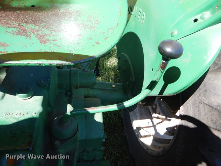 image for item FI9943 Oliver 550 tractor