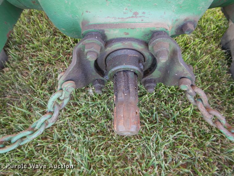 image for item FI9943 Oliver 550 tractor