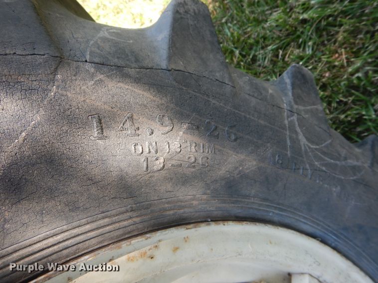 image for item FI9943 Oliver 550 tractor