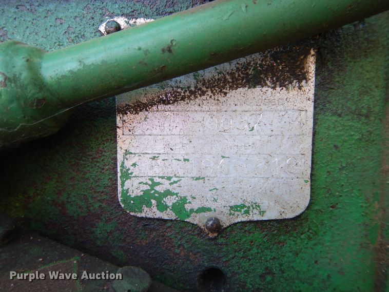 image for item FI9943 Oliver 550 tractor