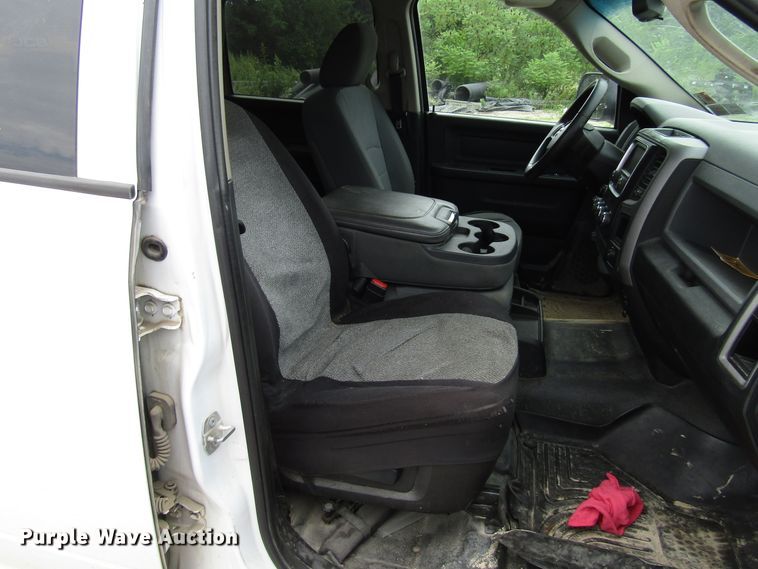 image for item FJ9732 2015 Dodge Ram 1500 Crew Cab pickup truck