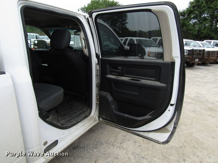 image for item FJ9732 2015 Dodge Ram 1500 Crew Cab pickup truck