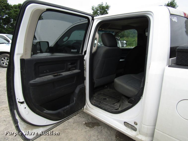 image for item FJ9732 2015 Dodge Ram 1500 Crew Cab pickup truck