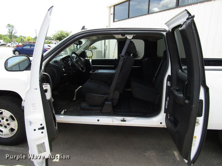 image for item FJ9742 2013 Chevrolet Silverado 1500 Ext. Cab pickup truck