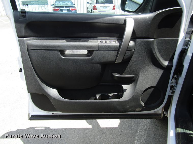 image for item FJ9742 2013 Chevrolet Silverado 1500 Ext. Cab pickup truck