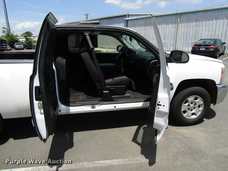 image for item FJ9742 2013 Chevrolet Silverado 1500 Ext. Cab pickup truck