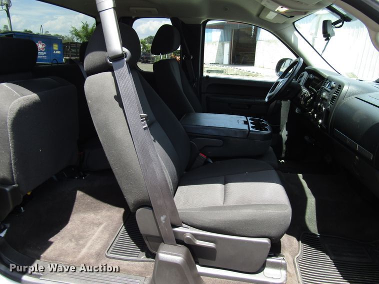 image for item FJ9742 2013 Chevrolet Silverado 1500 Ext. Cab pickup truck