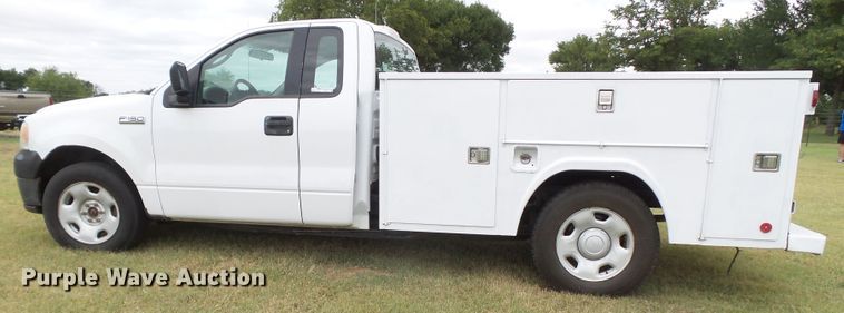 image for item FL9313 2006 Ford F150 utility bed pickup truck